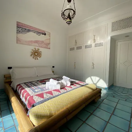 Teste Di Moro Villa Capri