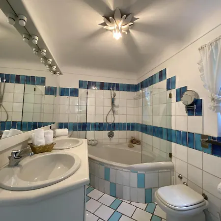 Teste Di Moro Villa Capri